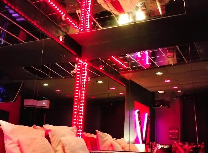 La Lovecoquine, Chez Loveroomtoulon , Parking Et Wifi Gratuits